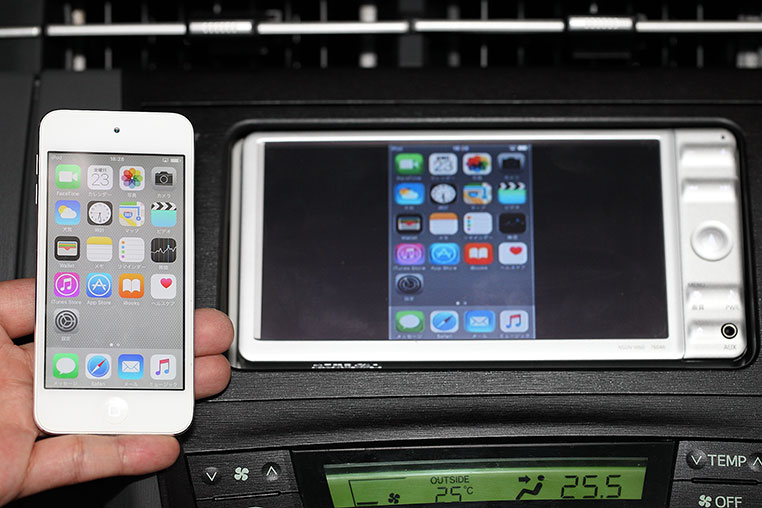 iPhoneを純正ナビに無線でミラーリング中