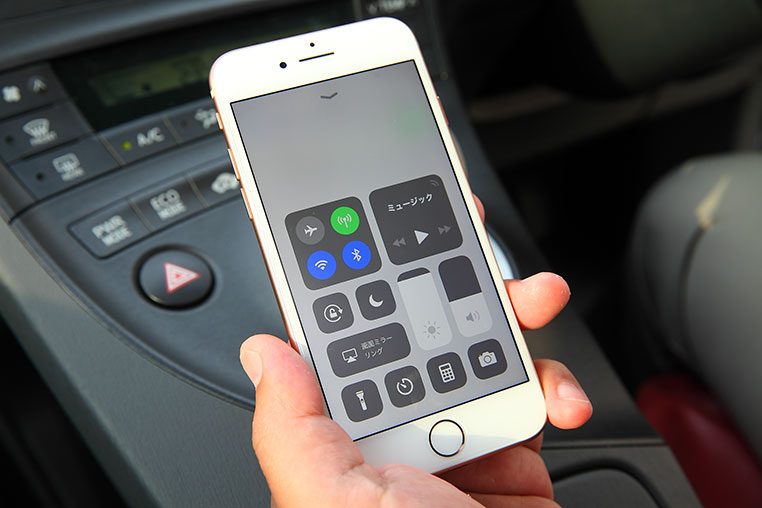 Iphone スマホの画面をカーナビに映す無線ミラーリング方法
